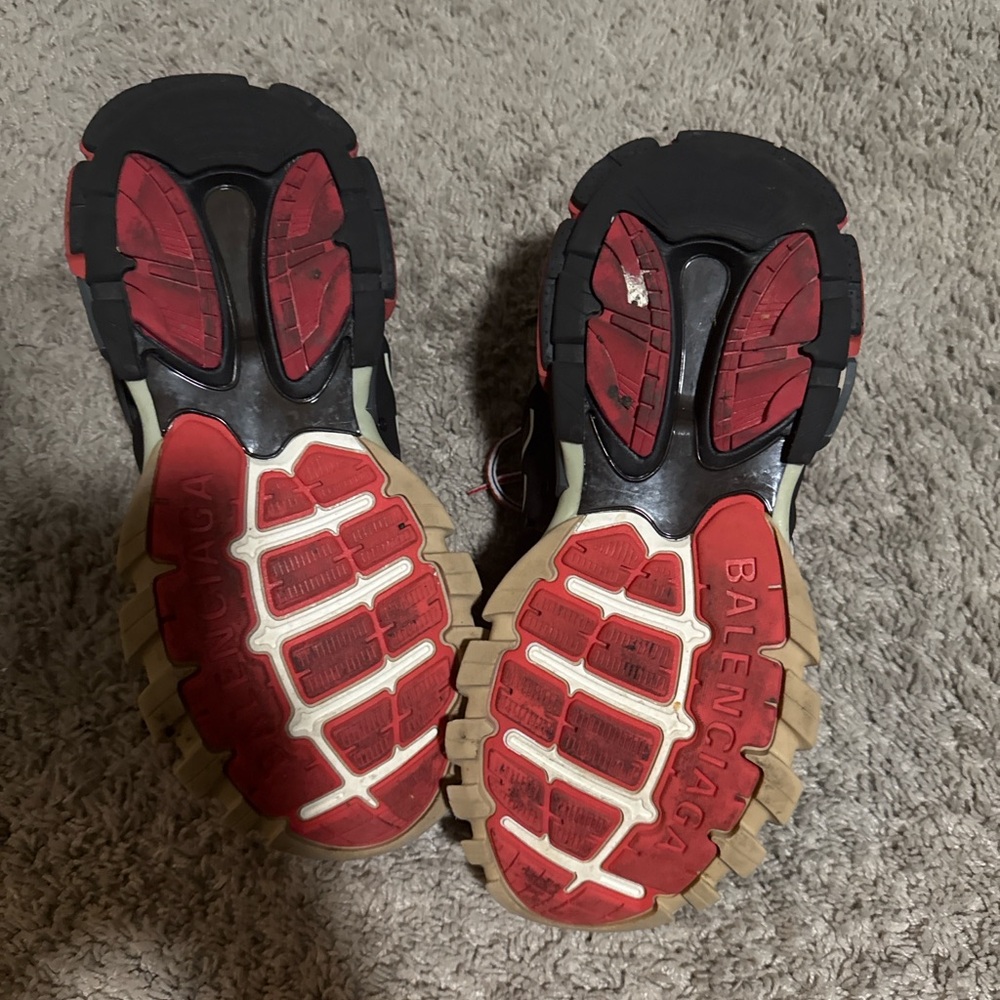 Balenciaga Black and Red Sneakers with Distinctive Design - Picture 2 of 5